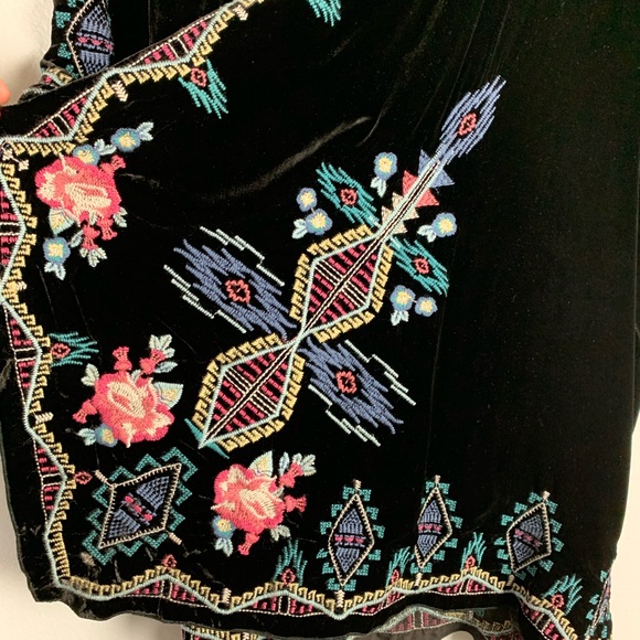 Johnny Was | Crushed Velvet Kimono Embroidered - Picture 3 of 5